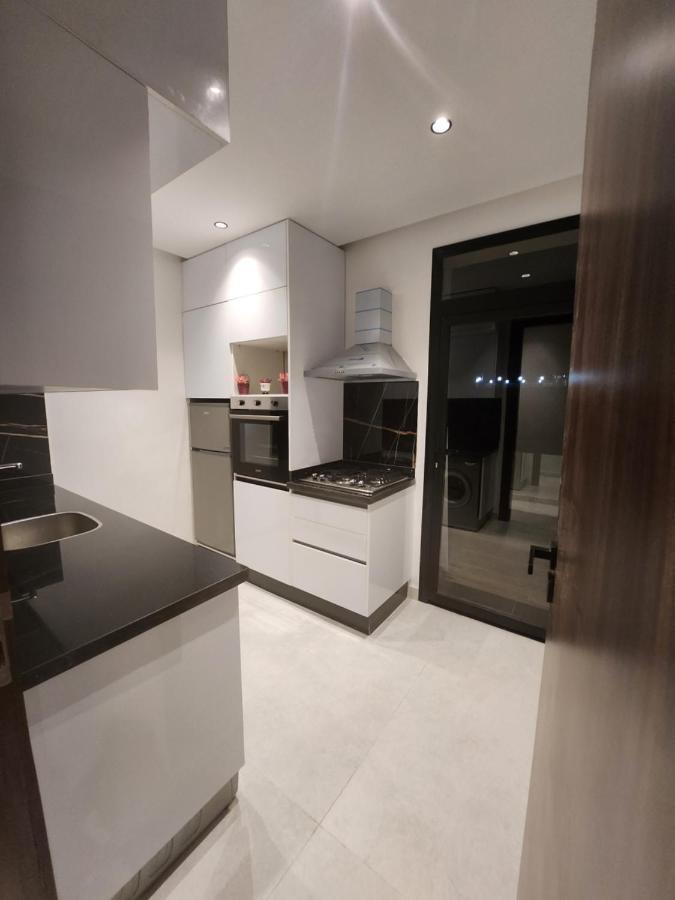 Modern Luxury Retreat: 2-Bedroom Apartment In The Heart Of Marrakech Marrakesh Esterno foto