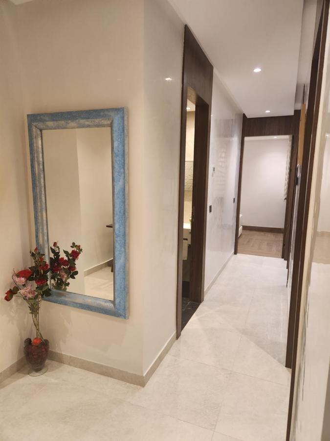 Modern Luxury Retreat: 2-Bedroom Apartment In The Heart Of Marrakech Marrakesh Esterno foto