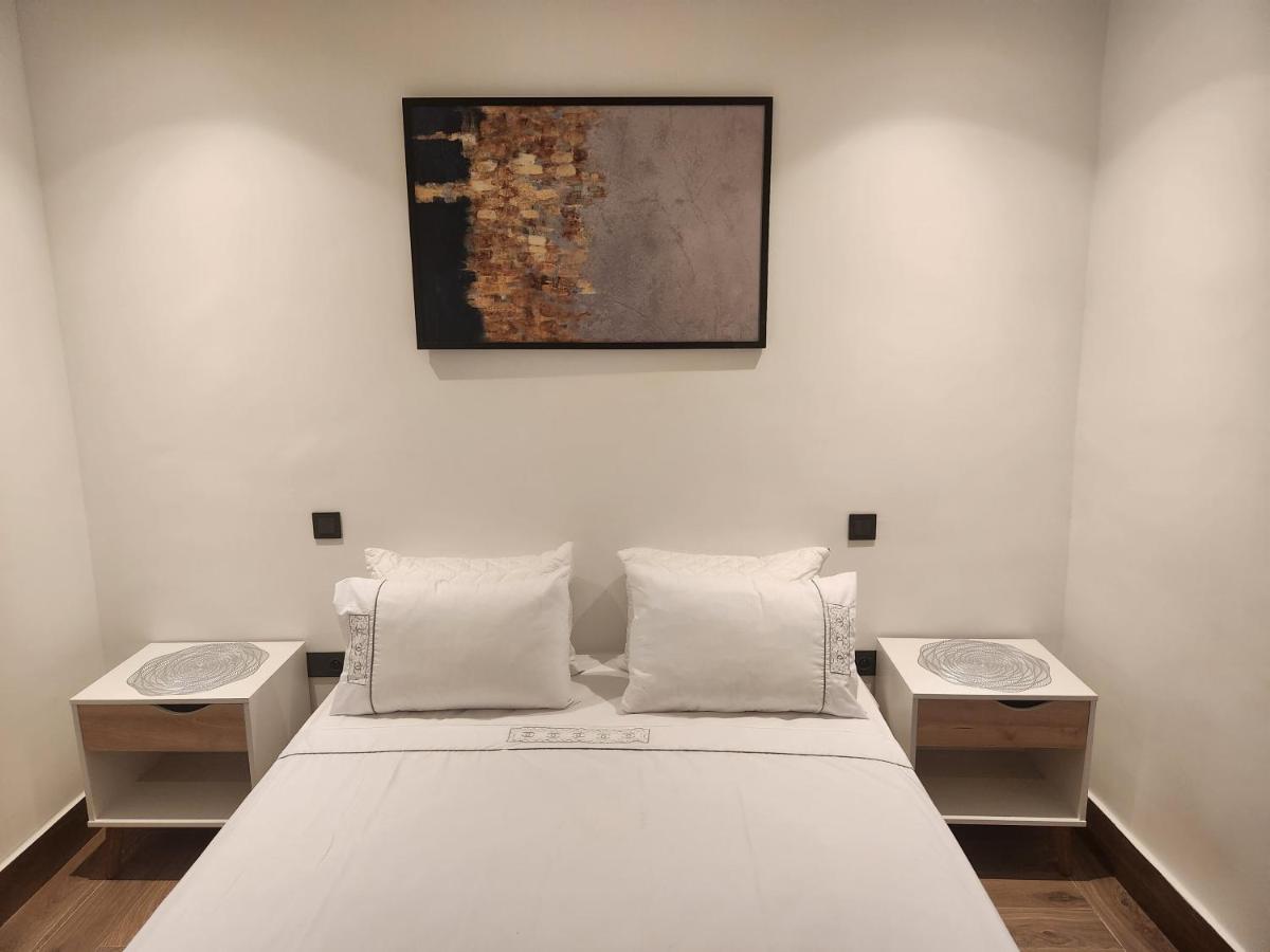 Modern Luxury Retreat: 2-Bedroom Apartment In The Heart Of Marrakech Marrakesh Esterno foto