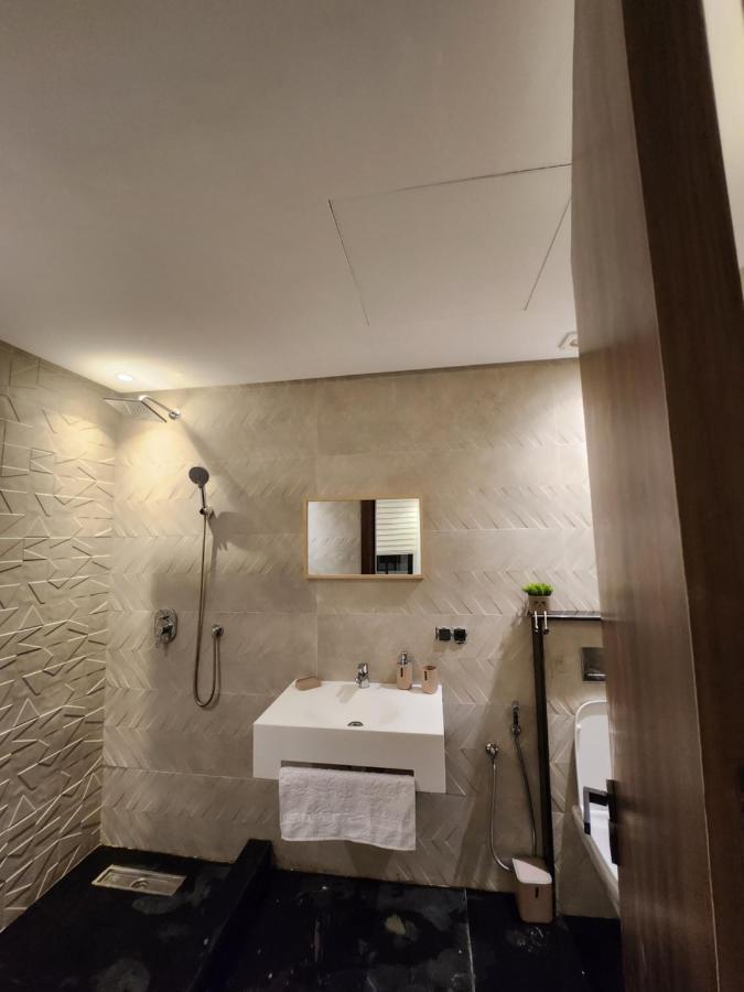 Modern Luxury Retreat: 2-Bedroom Apartment In The Heart Of Marrakech Marrakesh Esterno foto